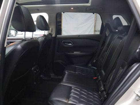 Used 2021 Nissan Rogue Platinum image 14