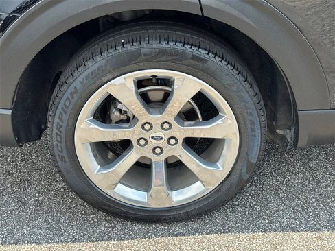 Used 2020 Ford Explorer Platinum w/ Premium Technology Package image 17