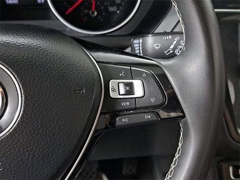 Used 2021 Volkswagen Tiguan SE w/ Panoramic Sunroof Package image 27