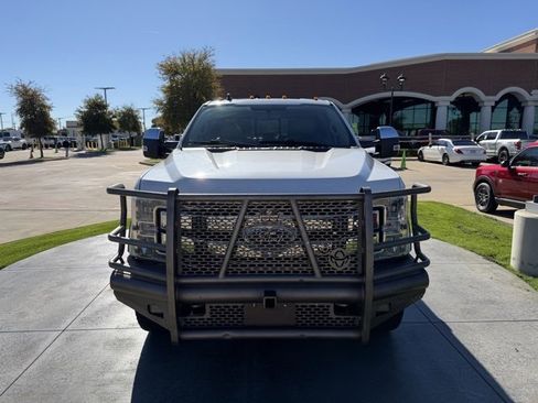 Used 2019 Ford F250 Lariat w/ Chrome Package image 2