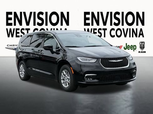 New 2026 Chrysler Pacifica Select image 2