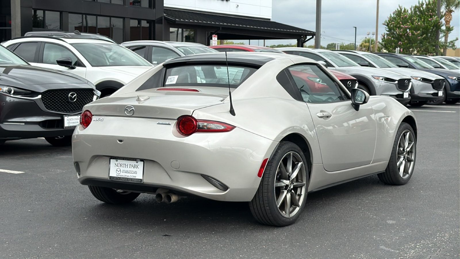 Used 2023 MAZDA MX-5 Miata Grand Touring RWD image 4