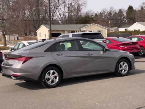 Used 2023 Hyundai Elantra SE FWD image 8