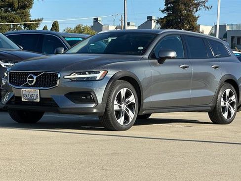 Used 2020 Volvo V60 T5 Cross Country image 7