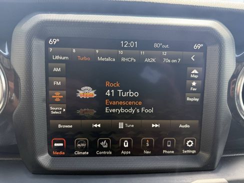 Used 2023 Jeep Wrangler Unlimited Sahara AWD/4WD image 18