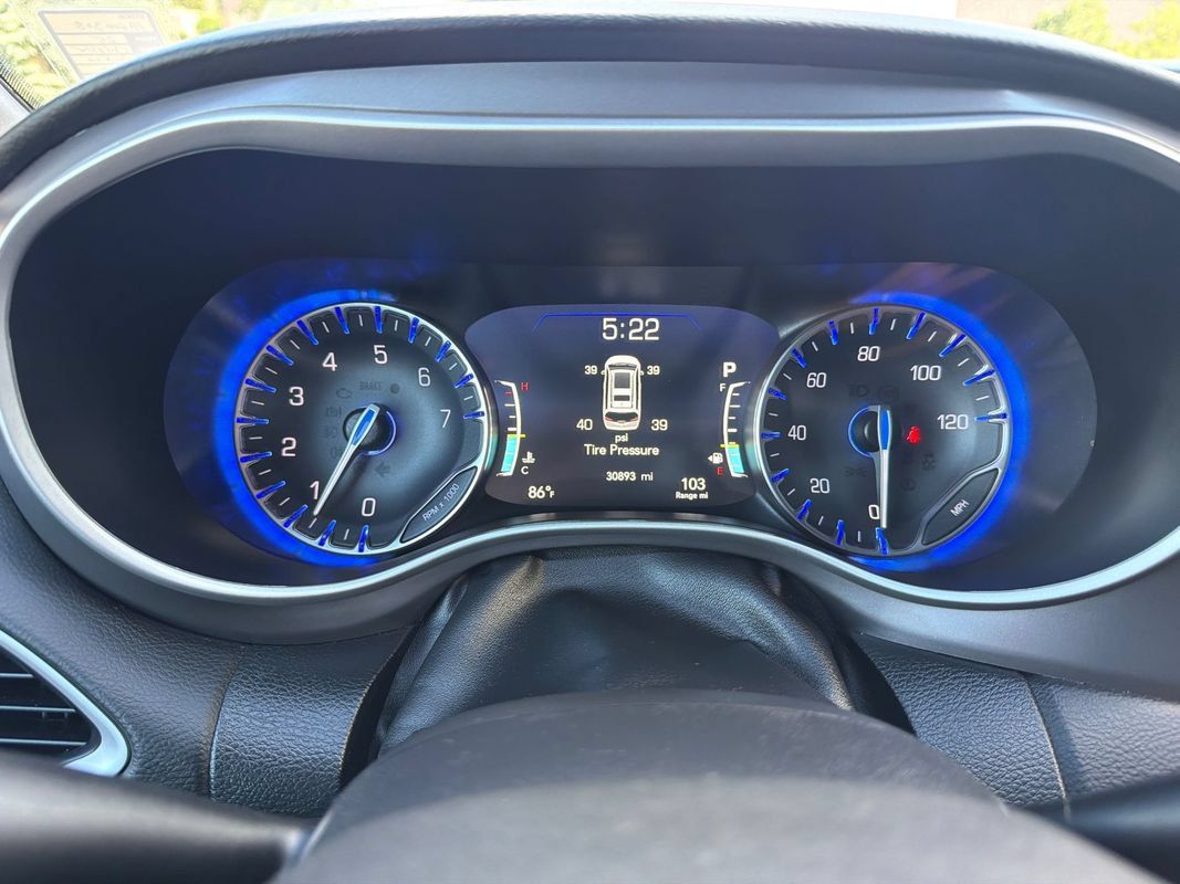 Used 2025 Chrysler Pacifica Select FWD image 22
