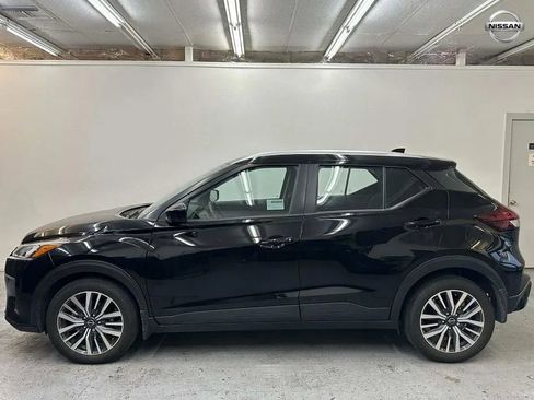 Used 2023 Nissan Kicks SV image 7