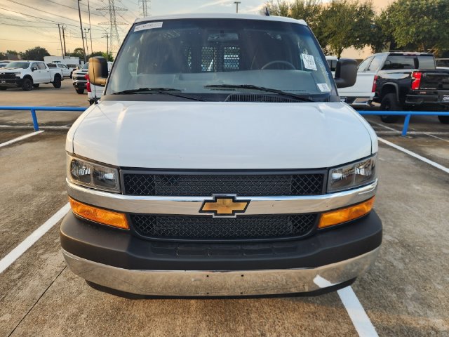 Used 2025 Chevrolet Express 2500 w/ Driver Convenience Package RWD image 2