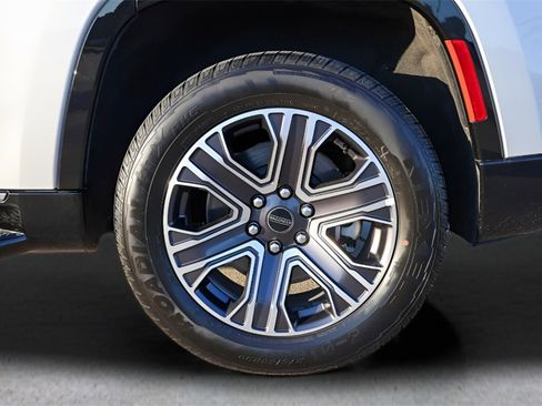 Used 2025 Jeep Wagoneer Series II image 30