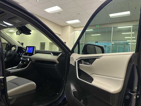 Used 2025 Toyota RAV4 XLE w/ Convenience Package image 35
