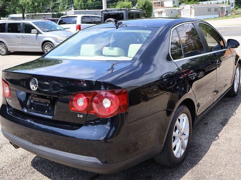 Used 2010 Volkswagen Jetta SE FWD image 8