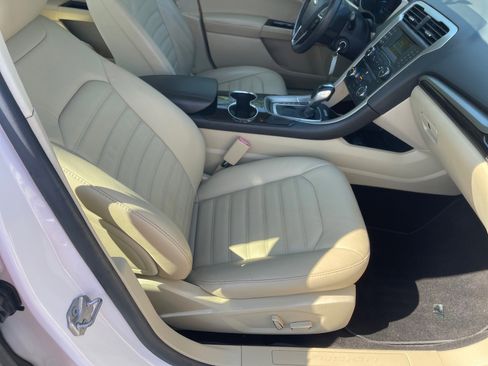 Used 2014 Ford Fusion SE w/ Equipment Group 202A FWD image 19