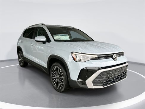 New 2026 Volkswagen Taos SE image 45