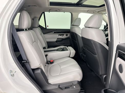 Used 2025 Honda Pilot Touring image 25