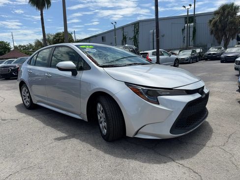 Used 2022 Toyota Corolla LE FWD image 3