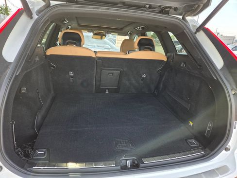 Used 2019 Volvo XC60 T8 Momentum w/ Premium Package AWD/4WD image 11