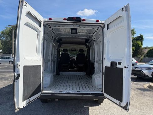 Used 2024 RAM ProMaster 2500 w/ Convenience Group FWD image 11