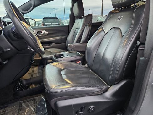 Used 2020 Chrysler Pacifica Touring-L Plus image 17