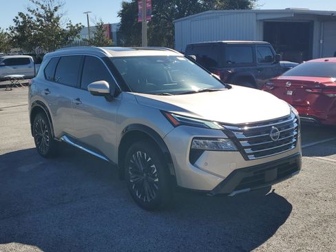 Certified 2024 Nissan Rogue Platinum image 3