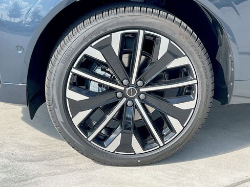 New 2026 Volvo XC60 B5 Ultra w/ Climate Package image 12