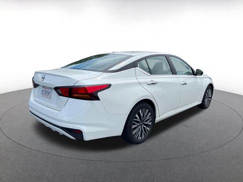 Used 2025 Nissan Altima 2.5 SV FWD image 7