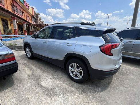 Used 2020 GMC Terrain SLE w/ Driver Convenience Package FWD image 4