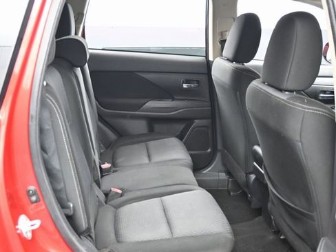 Used 2018 Mitsubishi Outlander ES image 13