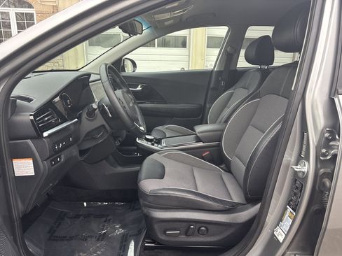 Used 2022 Kia Niro EX w/ Cold Weather Package image 16