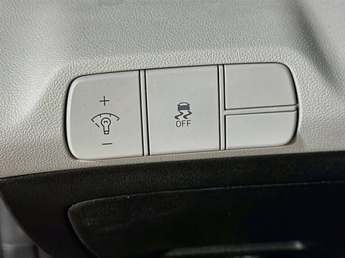 Used 2025 Hyundai Elantra Limited FWD image 21