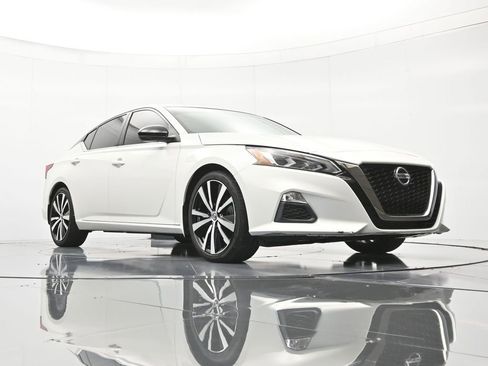 Certified 2021 Nissan Altima 2.0 SR FWD image 39