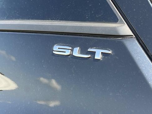 Used 2024 GMC Terrain SLT FWD image 11