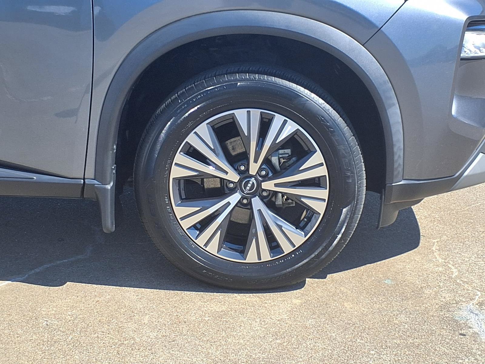 Used 2023 Nissan Rogue SV FWD image 9