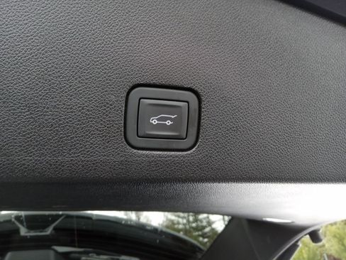 Used 2025 Cadillac XT6 Premium Luxury w/ Platinum Package image 28