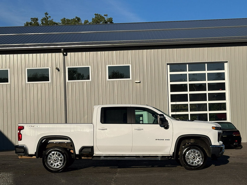 Used 2025 Chevrolet Silverado 2500 LT w/ Convenience Package AWD/4WD image 17