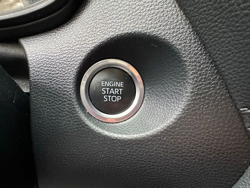 Used 2022 Toyota Corolla Cross LE image 20