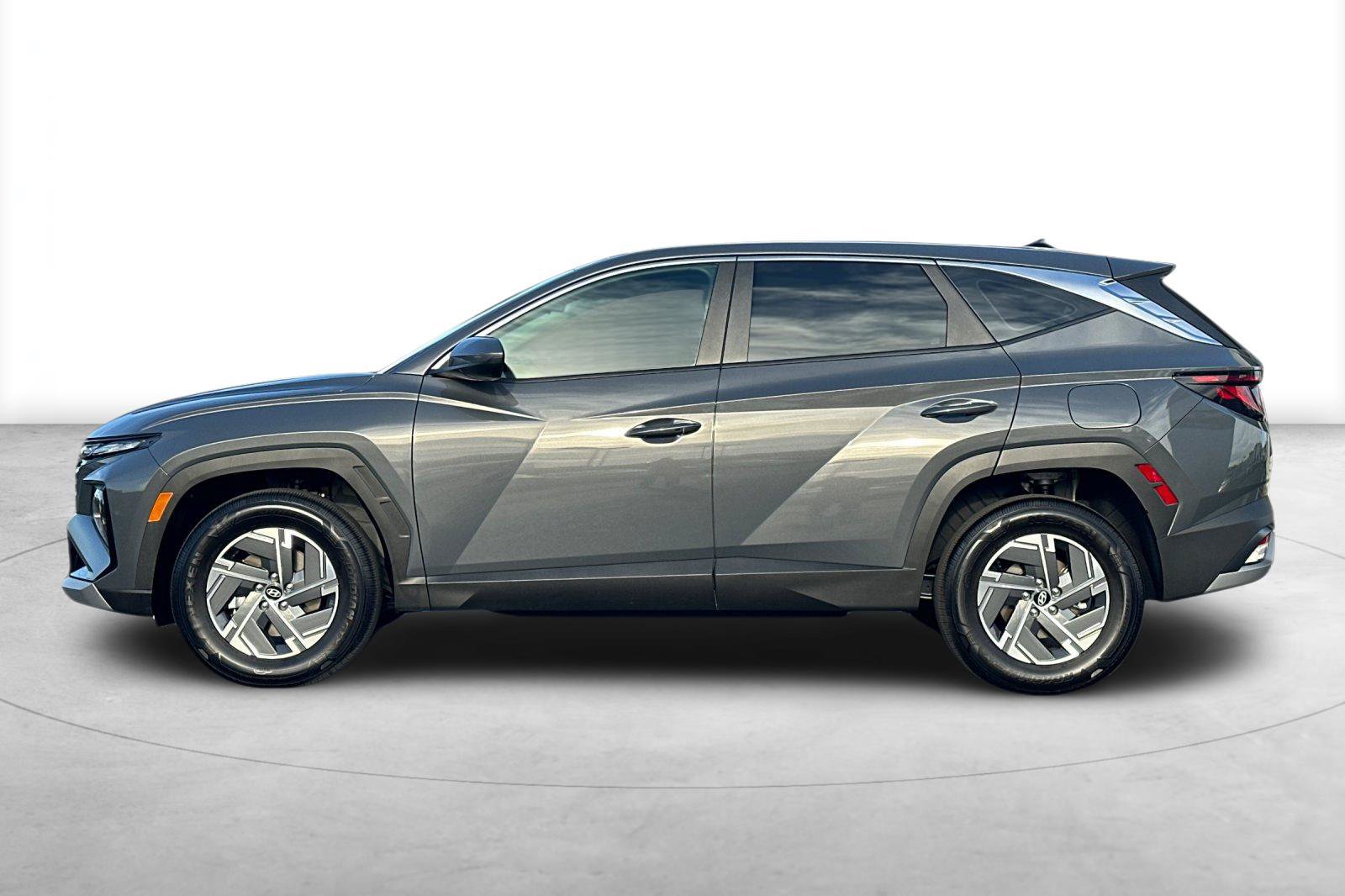 Used 2026 Hyundai Tucson Blue SE AWD/4WD image 3