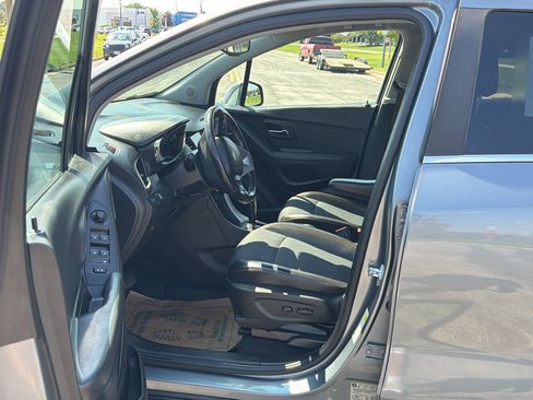 Used 2019 Chevrolet Trax LT w/ LT Convenience Package FWD image 13