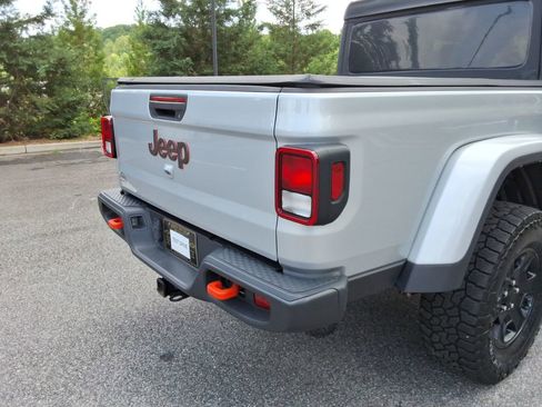 Used 2023 Jeep Gladiator Mojave w/ Cold Weather Group AWD/4WD image 14
