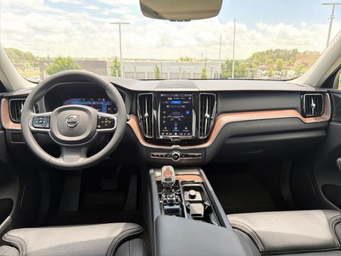 Used 2024 Volvo XC60 B5 Ultimate w/ Protection Package Premier AWD/4WD image 32