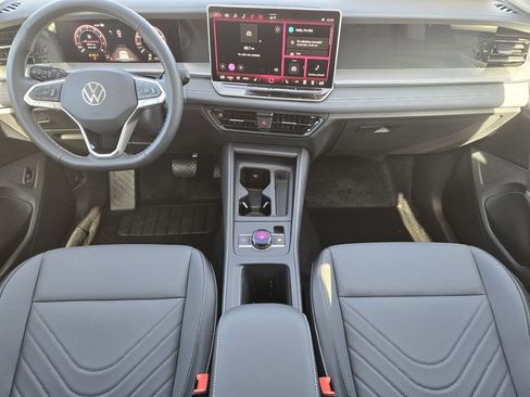 New 2026 Volkswagen Tiguan SE FWD image 20