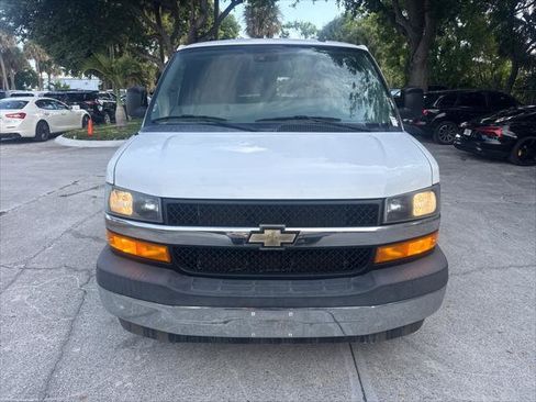 Used 2020 Chevrolet Express 3500 LT w/ LT Preferred Equipment Group RWD image 3