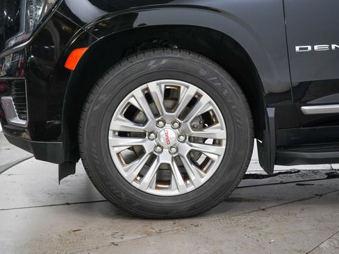 Used 2021 GMC Yukon XL Denali AWD/4WD image 32