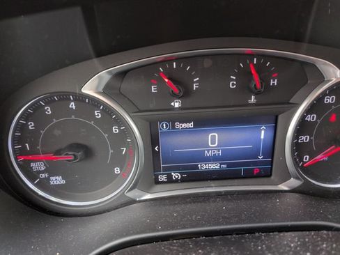 Used 2021 GMC Acadia SLE w/ Driver Convenience Package FWD image 9