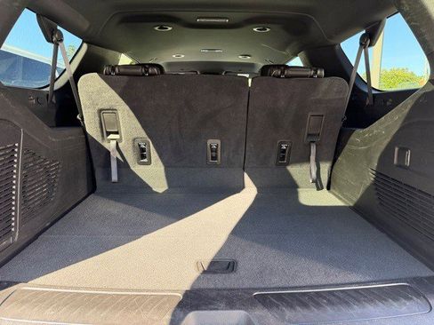 Certified 2024 GMC Yukon XL SLT image 12