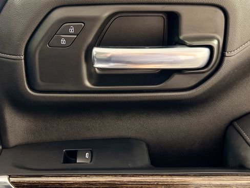 Used 2020 GMC Sierra 1500 SLE w/ SLE Value Package image 32