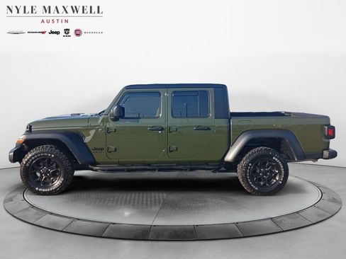 Used 2023 Jeep Gladiator Sport w/ Off Road Group AWD/4WD image 13