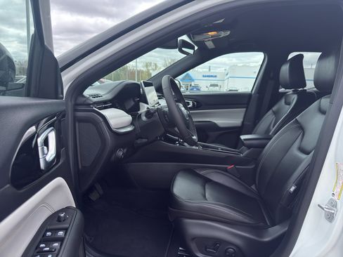 Used 2025 Jeep Compass Limited AWD/4WD image 11