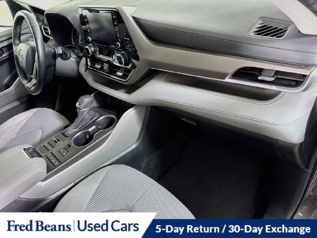 Used 2022 Toyota Highlander LE AWD/4WD image 34