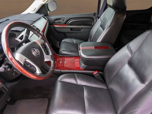 Used 2011 Cadillac Escalade EXT Luxury image 9