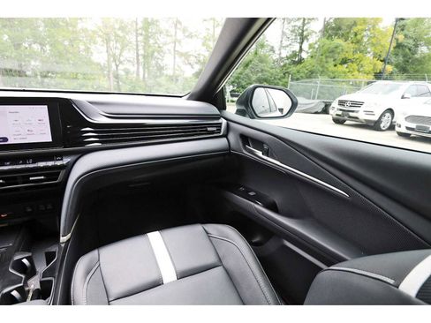 Used 2026 Toyota Camry SE FWD image 8